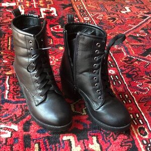 Zigi Soho Black Leather Ankle Booties with Chunky Sole